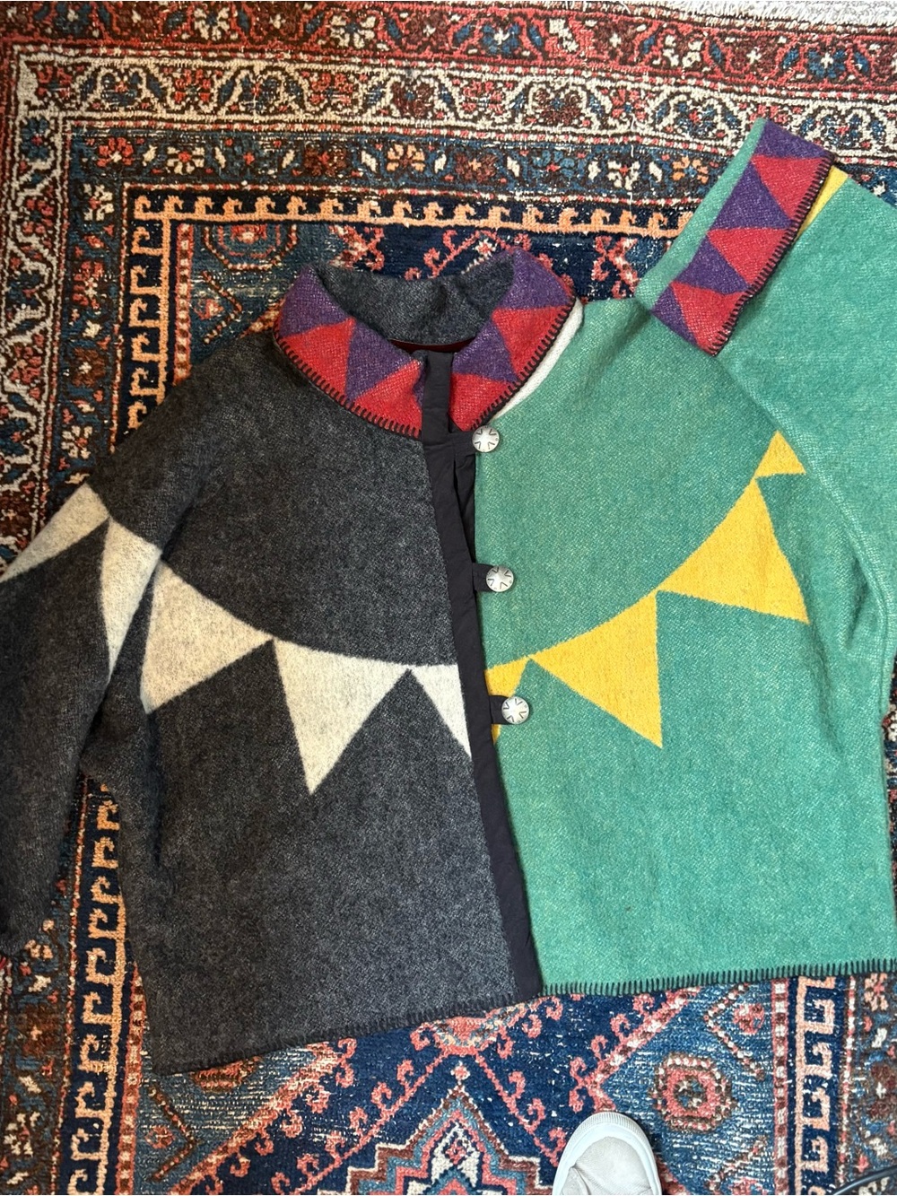 Vintage Aventura Oversized Southwestern Wool Poncho - Picture 5 of 8